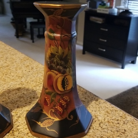 A pair of porcelain pomegranate candlesticks - Picture 5 of 5